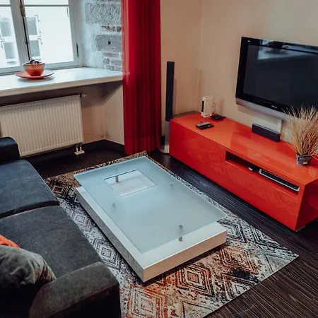 Design In The Heart Of Old Town Apartment