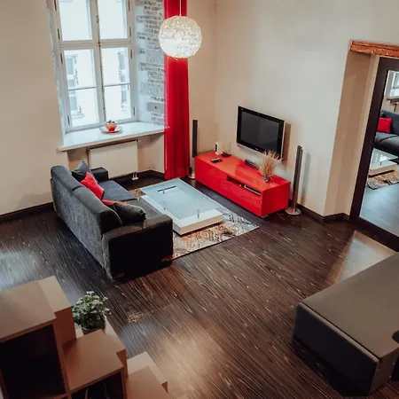 Design In The Heart Of Old Town Apartment *