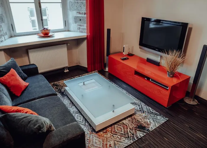 Design In The Heart Of Old Town Apartment