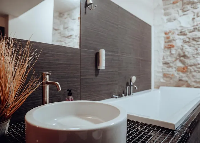 Apartment Design In The Heart Of Old Town *