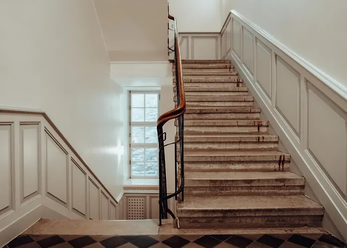 Design In The Heart Of Old Town Apartment