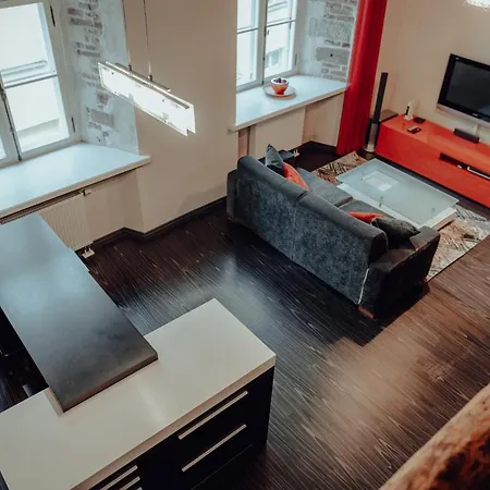 Design In The Heart Of Old Town Apartment *