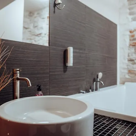 Apartment Design In The Heart Of Old Town *